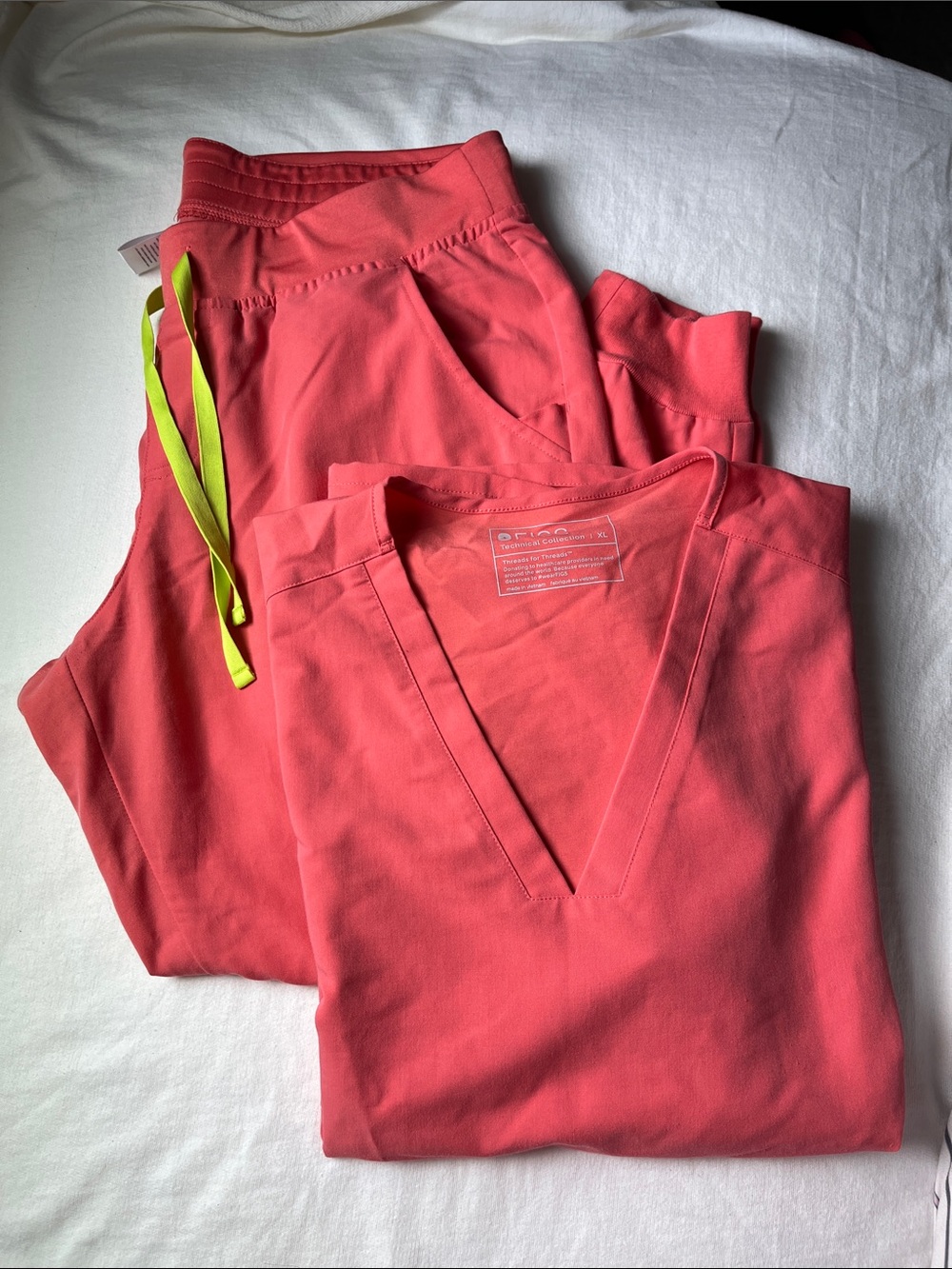 FIGS Scrub Set Hot Coral XL/LP
